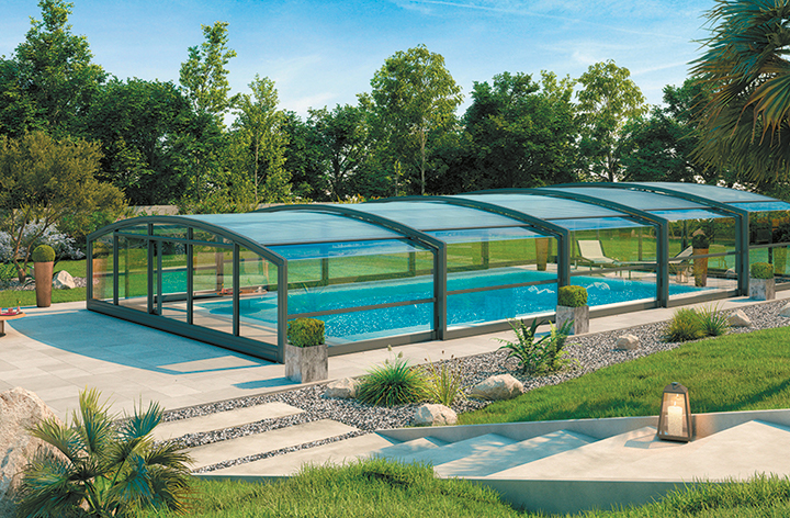 BCC Piscines, partenaire Piscines Dugain Normandie propose des abris de piscine de protection, sécurité et facilité d'entretien