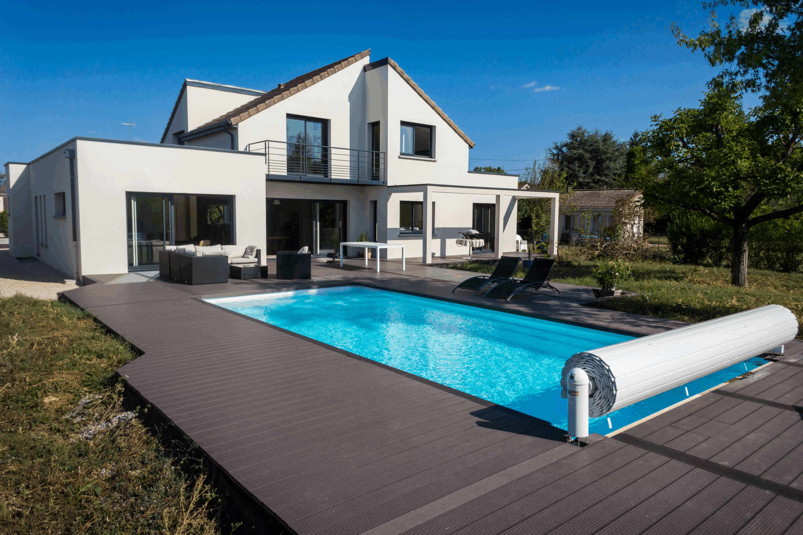 BCC Piscines, partenaire piscines Dugain en Normandie, propose des couvertures de sécurité pour les piscines